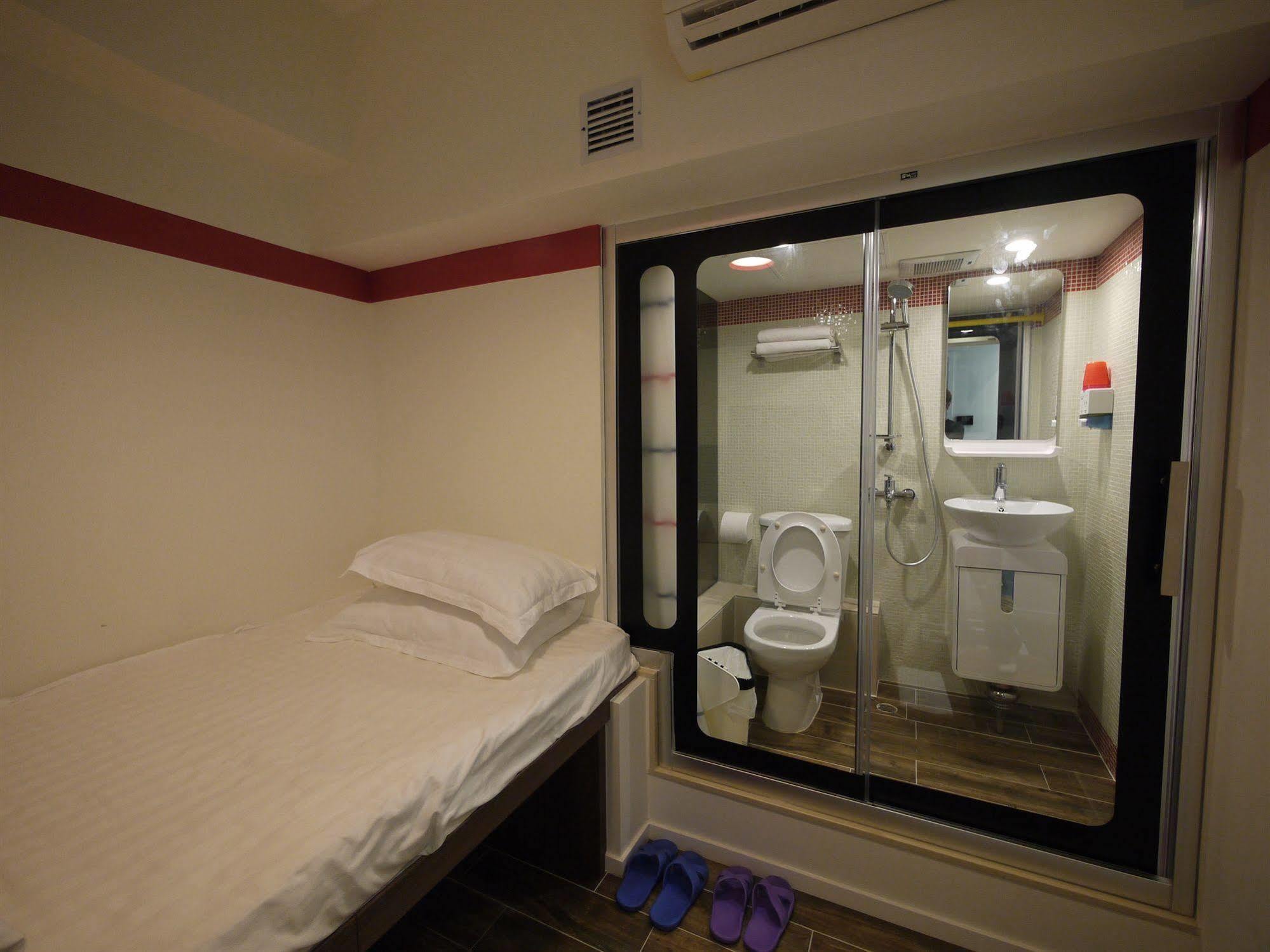 Panda'S Hostel - Hot Dog Bus Hong Kong Luaran gambar